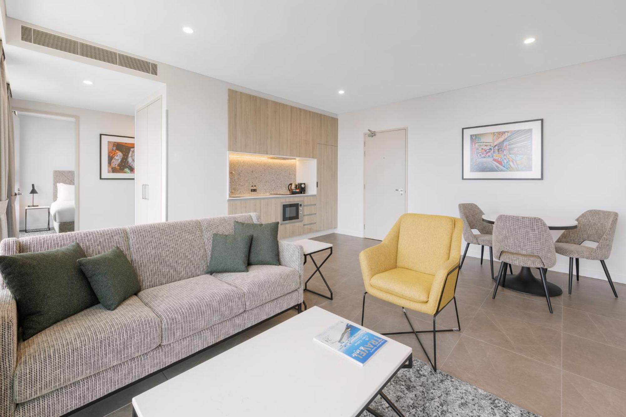 Meriton Suites ملبورن المظهر الخارجي الصورة A typical apartment at the hotel