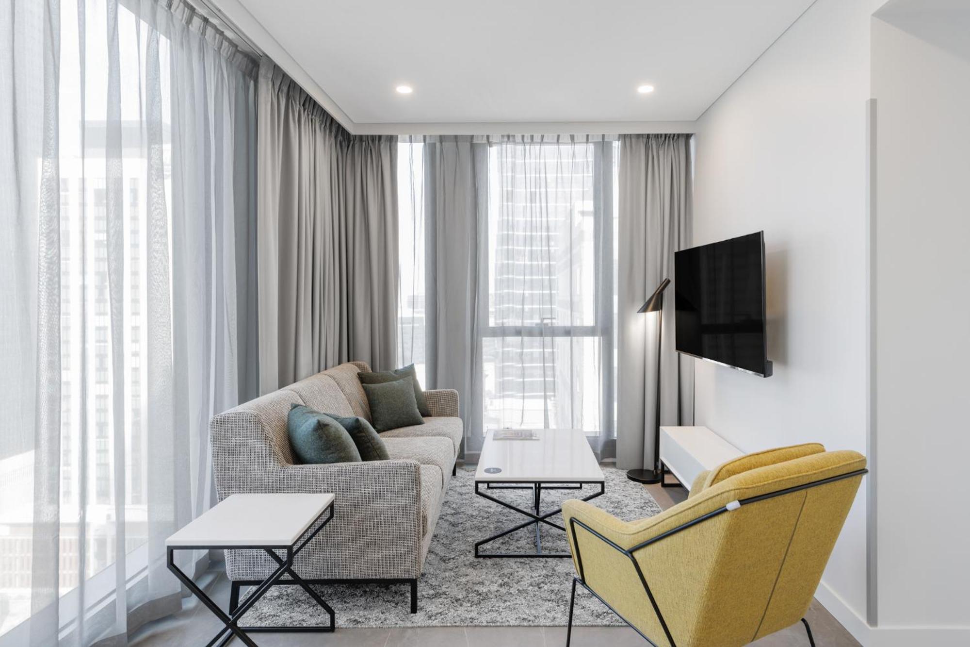 Meriton Suites ملبورن المظهر الخارجي الصورة A living room in a typical apartment