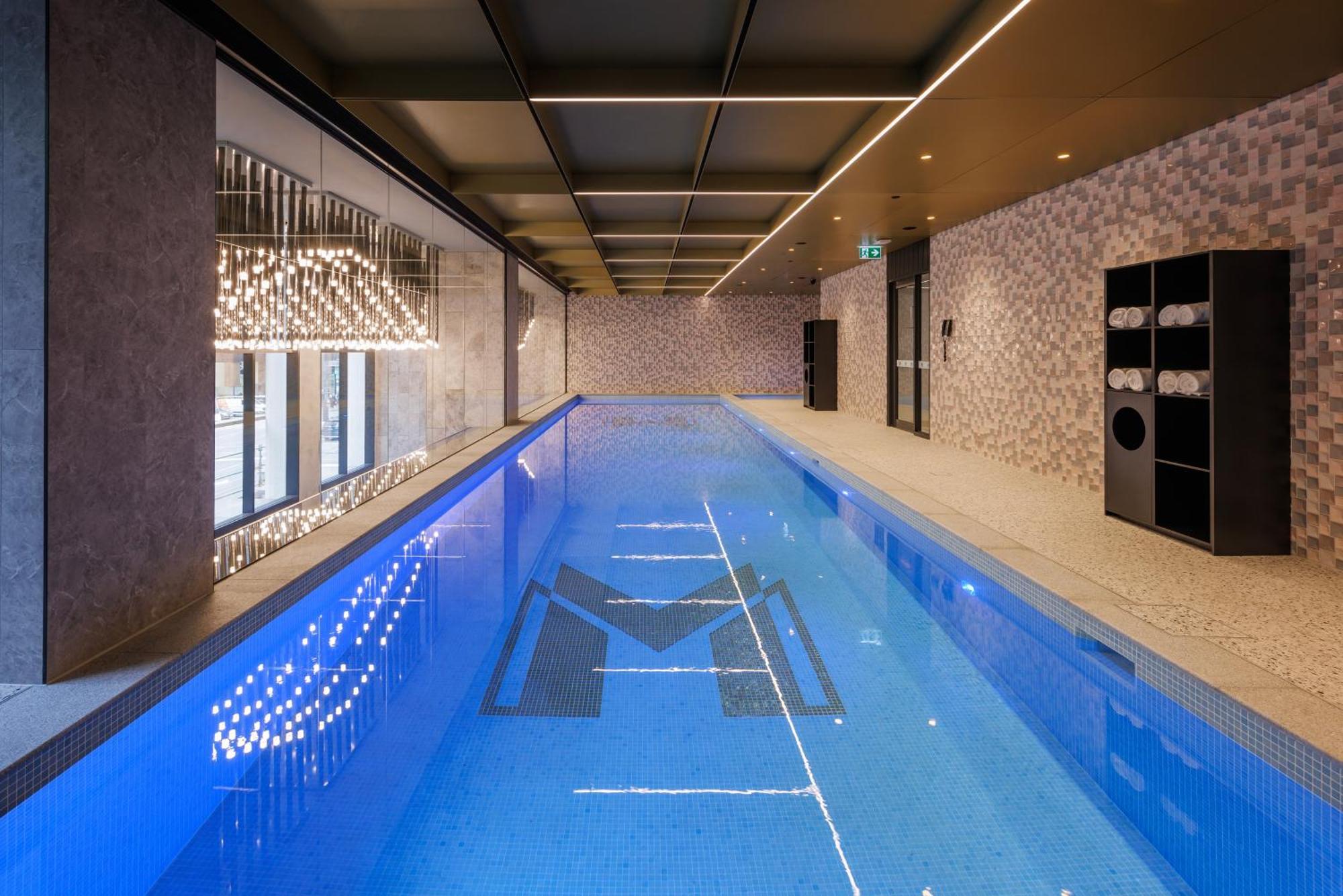 Meriton Suites ملبورن المظهر الخارجي الصورة The pool at the 2017 edition of the 100 Best Hotel & Spa Design Awards